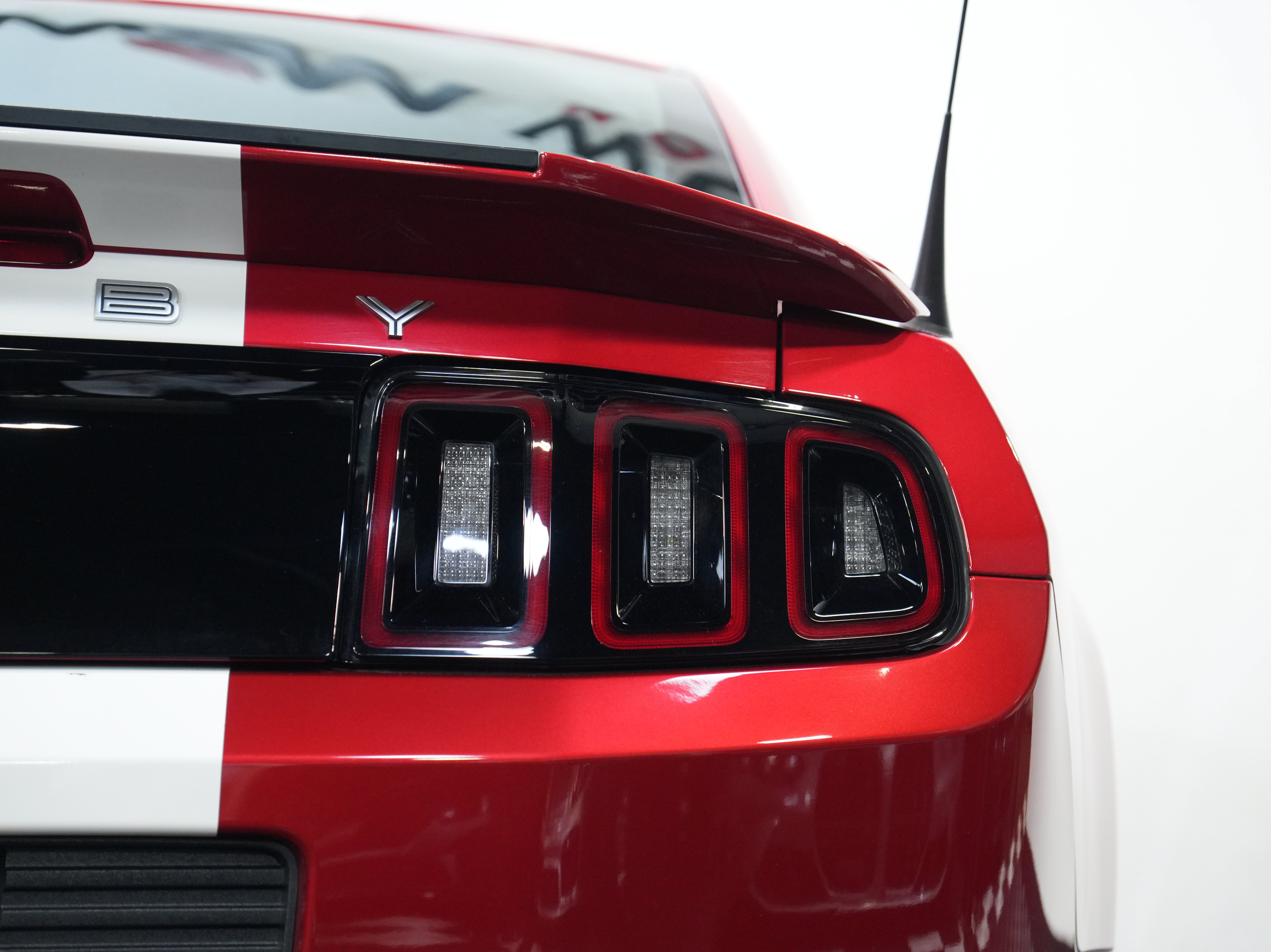Used 2013 Ford Mustang Shelby GT500 w/ Electronics Pkg RWD image 16