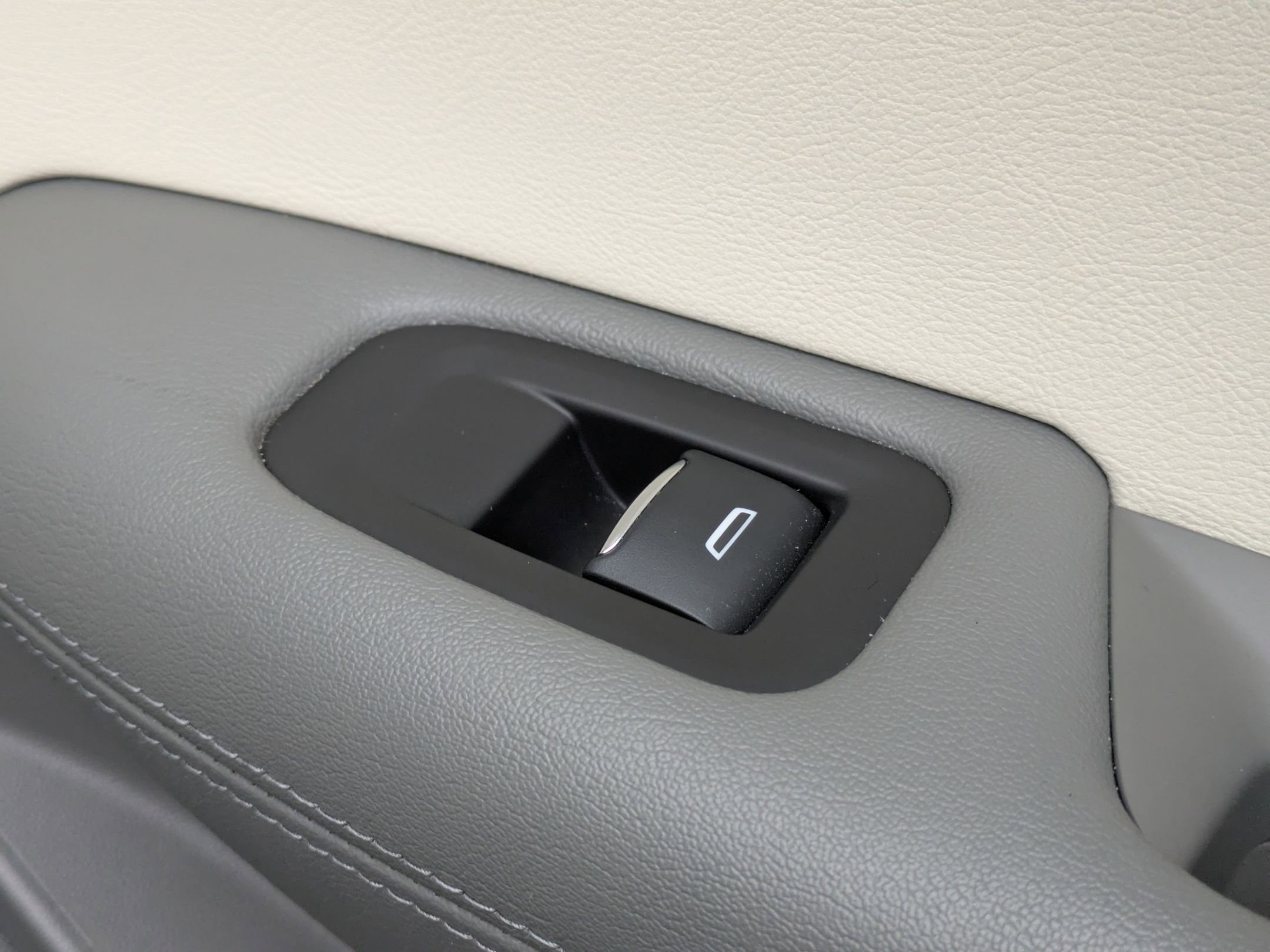 Used 2019 Cadillac XT5 Premium Luxury w/ Driver Assist Package image 36