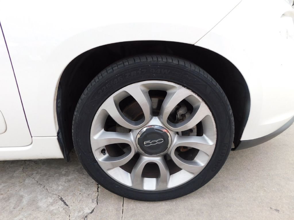 Used 2014 FIAT 500L Lounge FWD image 9