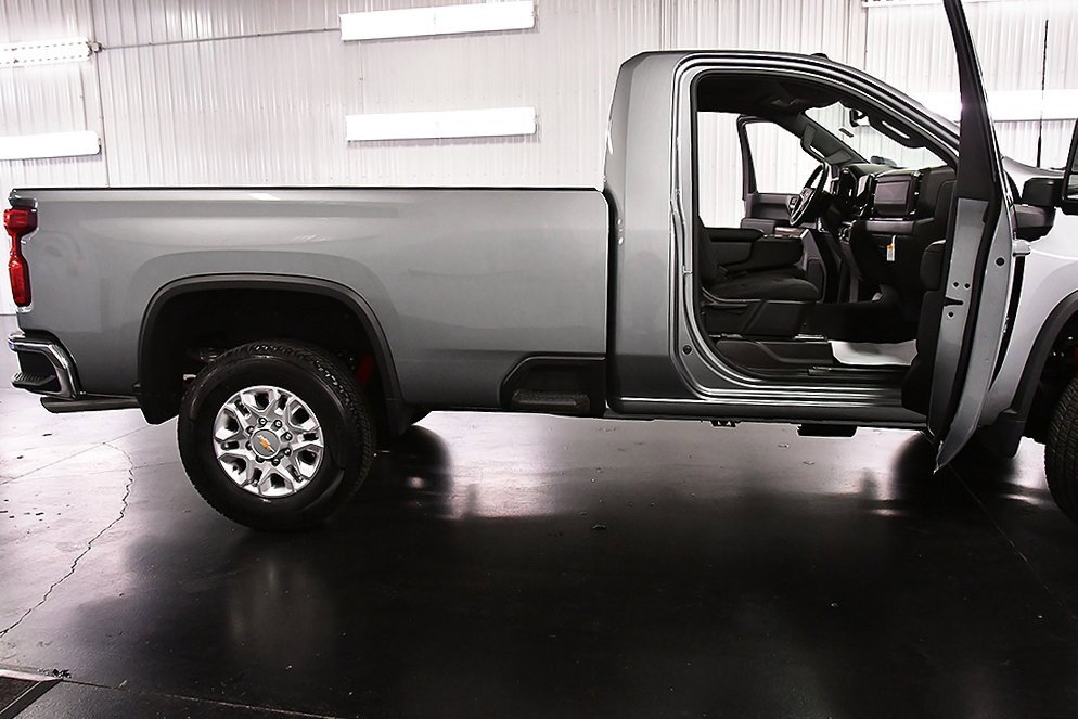 Used 2025 Chevrolet Silverado 2500 LT w/ Convenience Package image 32