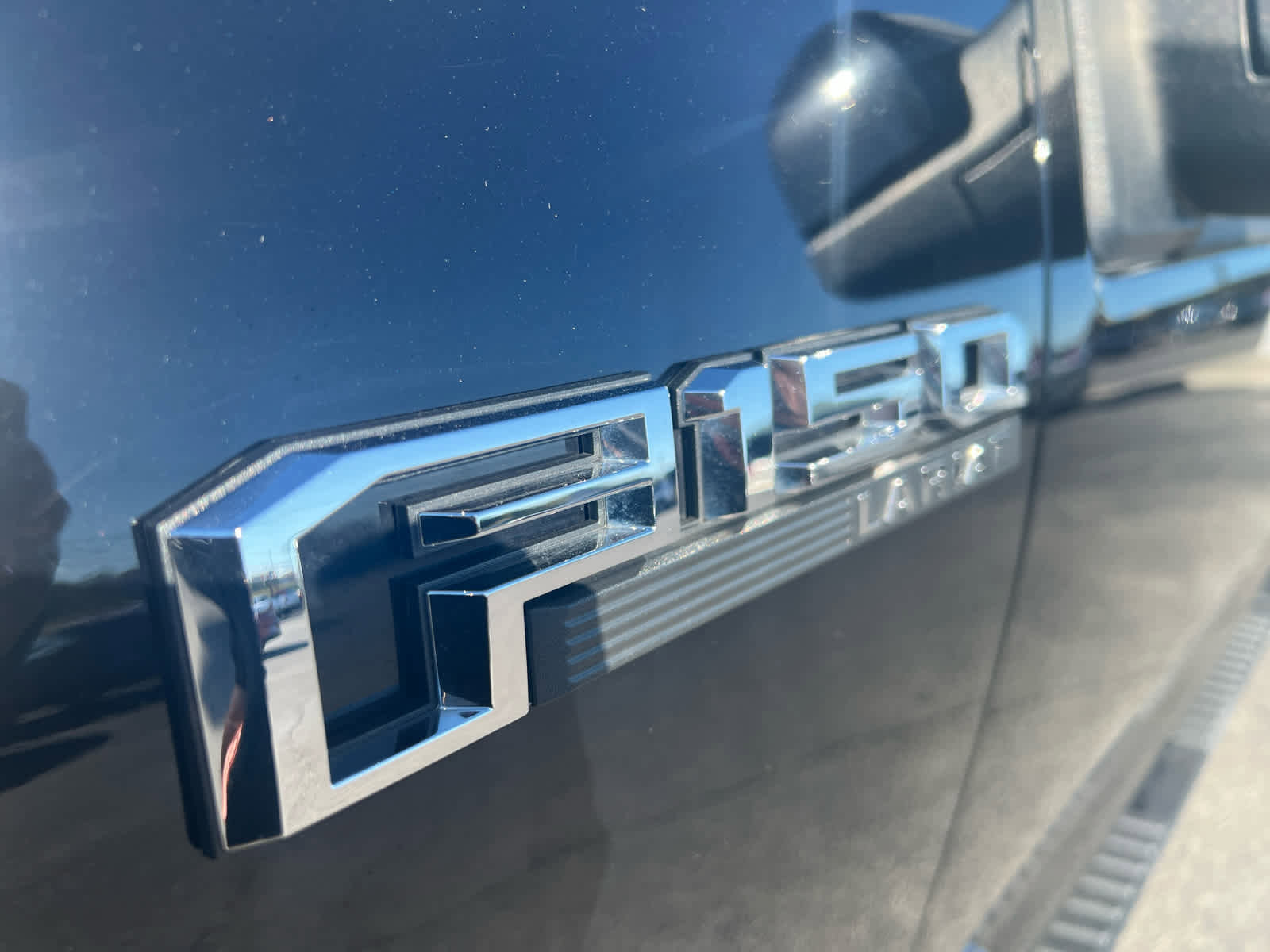 Used 2017 Ford F150 Lariat image 3