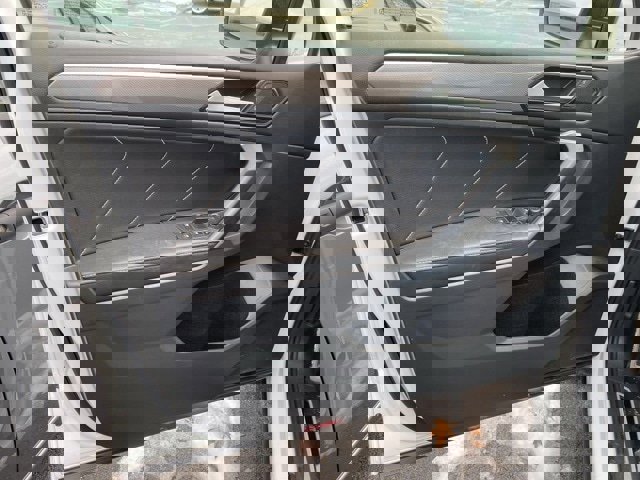 Used 2023 Volkswagen Tiguan SE R-Line image 18