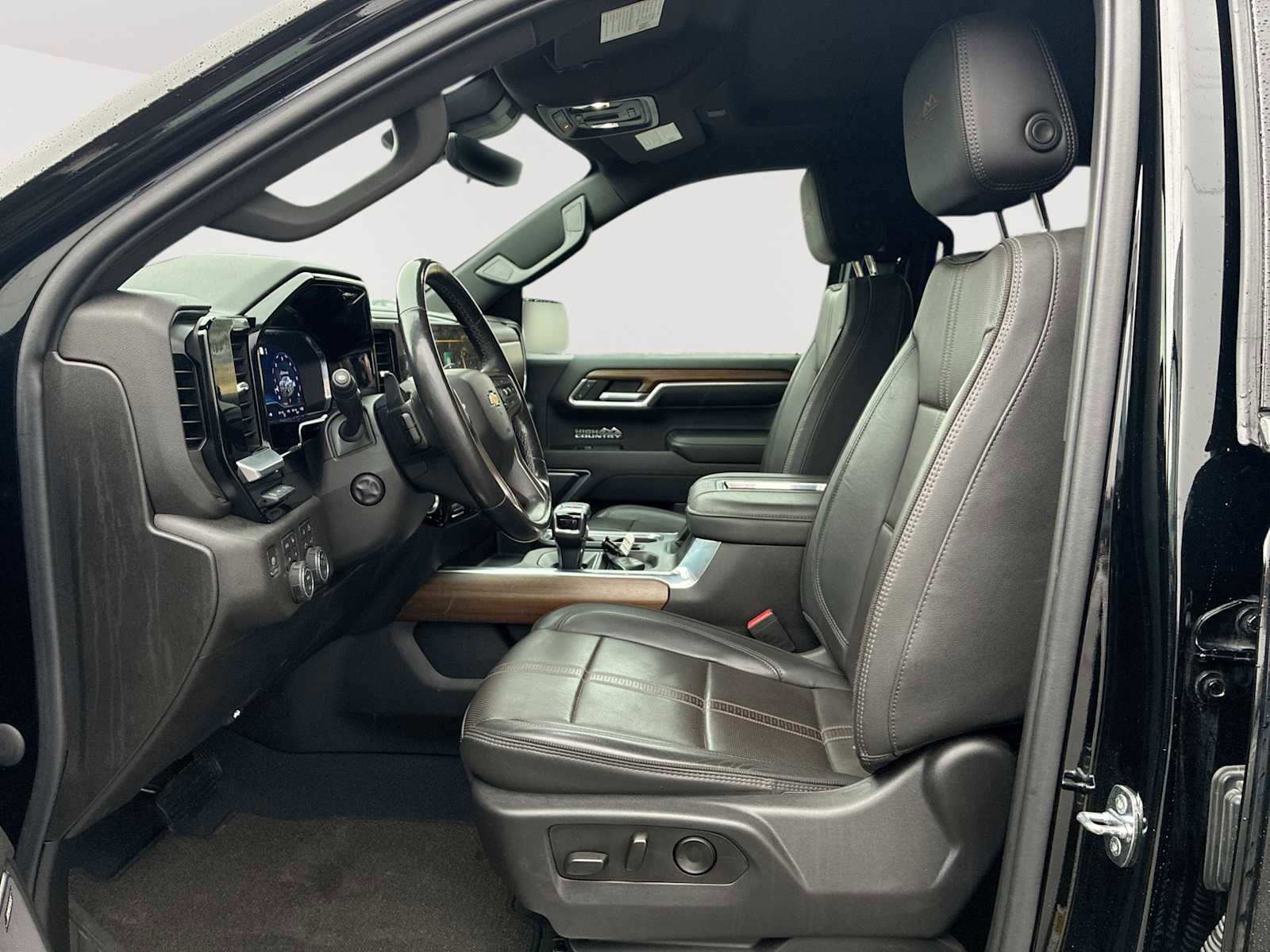 Certified 2022 Chevrolet Silverado 1500 High Country w/ Technology Package image 19