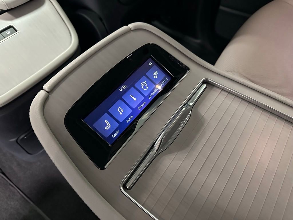 Used 2025 Lincoln Navigator Reserve image 51