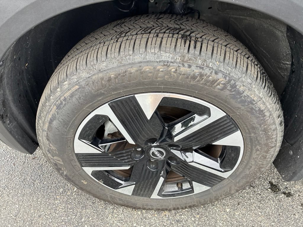 Certified 2025 Nissan Kicks SV AWD/4WD image 12
