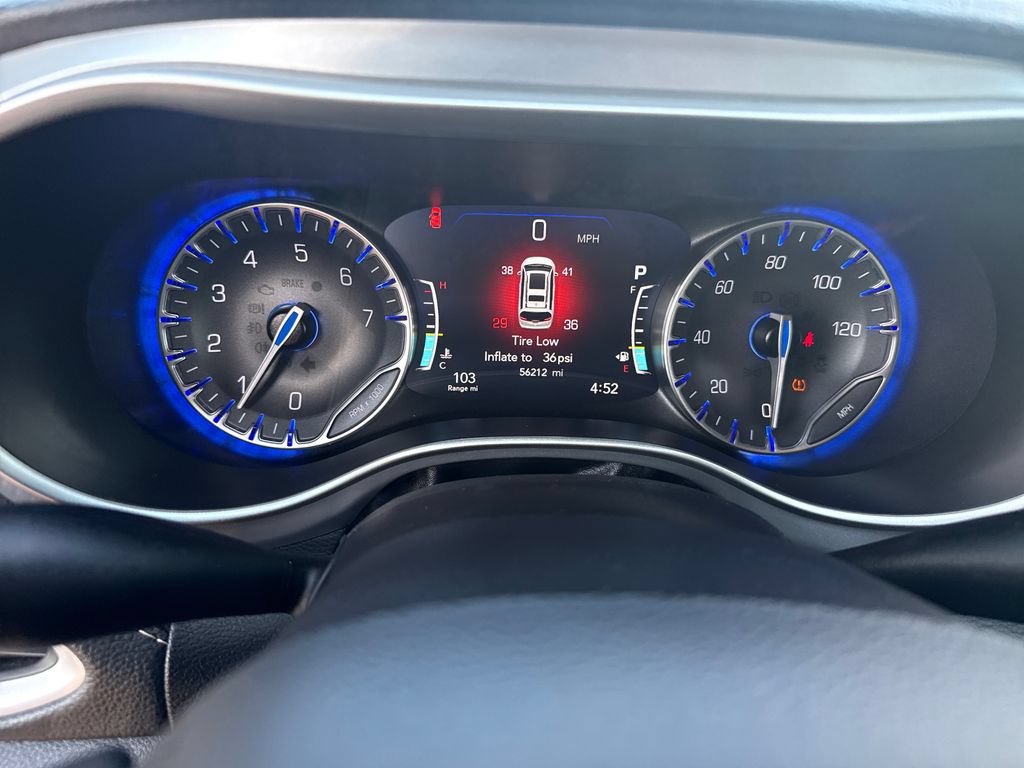 Used 2023 Chrysler Pacifica Touring FWD image 24