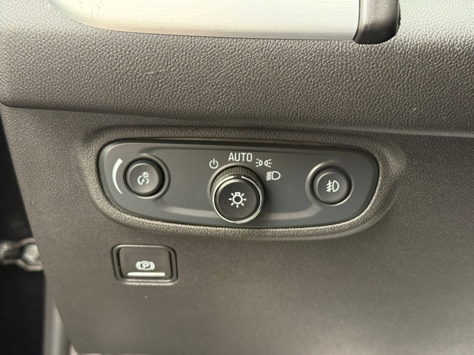 Used 2024 GMC Terrain SLT image 33