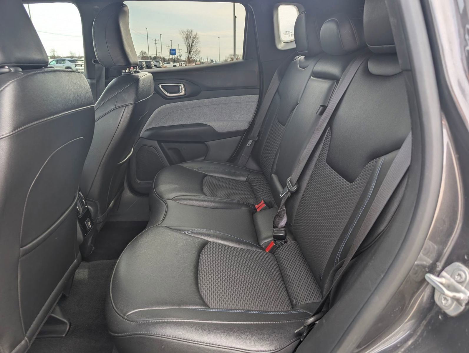 Used 2024 Jeep Compass Latitude image 21