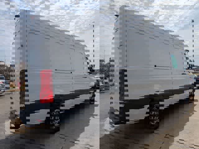 Used 2024 Mercedes-Benz eSprinter 170 Cargo image 9