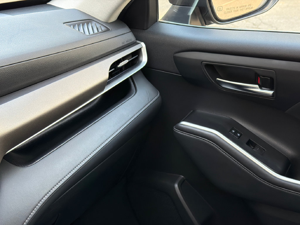 Used 2023 Toyota Highlander XLE FWD image 32