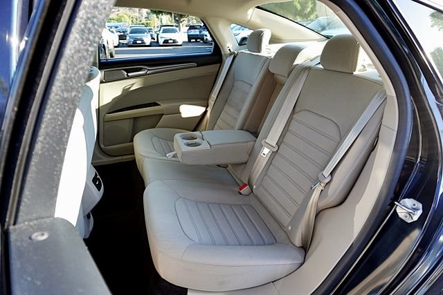 Used 2020 Ford Fusion SE FWD image 15
