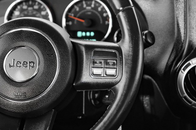 Used 2015 Jeep Wrangler Unlimited Sahara w/ Connectivity Group image 12