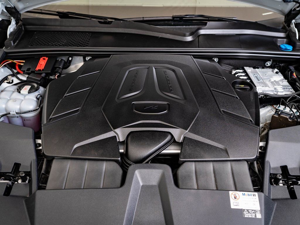 Certified 2024 Porsche Cayenne Coupe AWD/4WD image 39