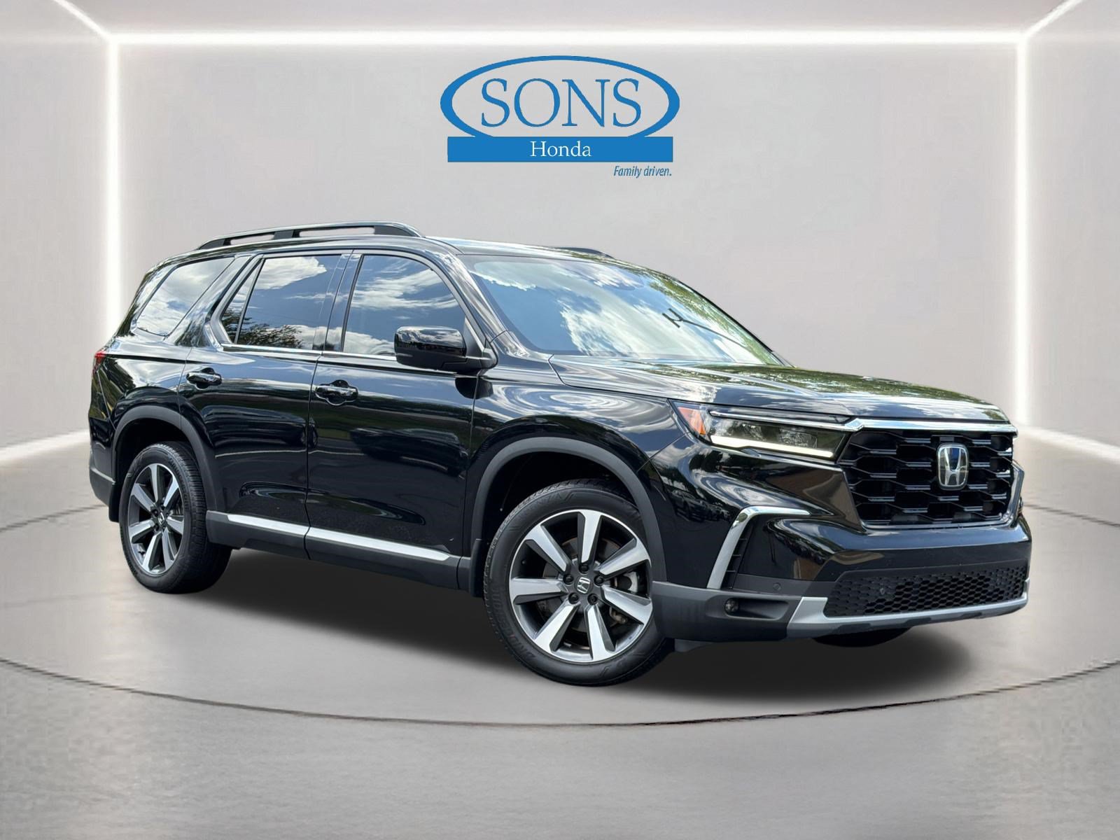 Used 2023 Honda Pilot Touring image 2