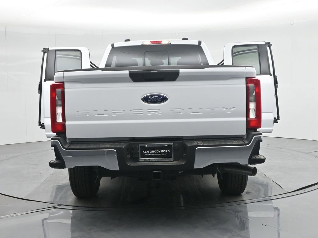 New 2026 Ford F350 XLT image 32