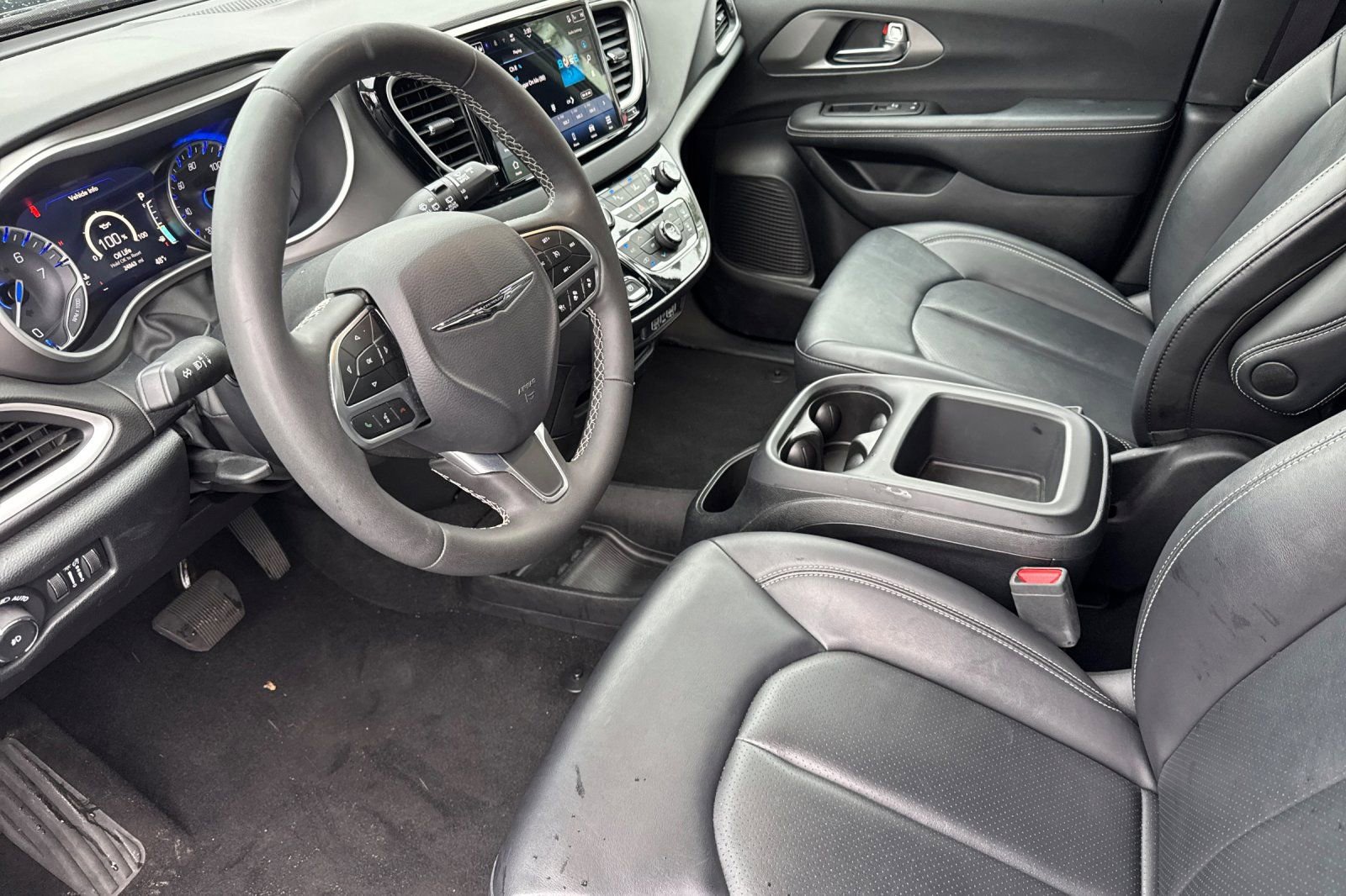 Used 2025 Chrysler Pacifica Select FWD image 9