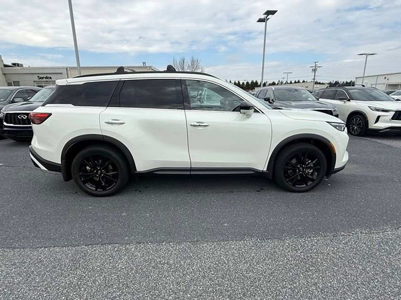 Certified 2025 INFINITI QX60 Luxe w/ Black Edition image 15