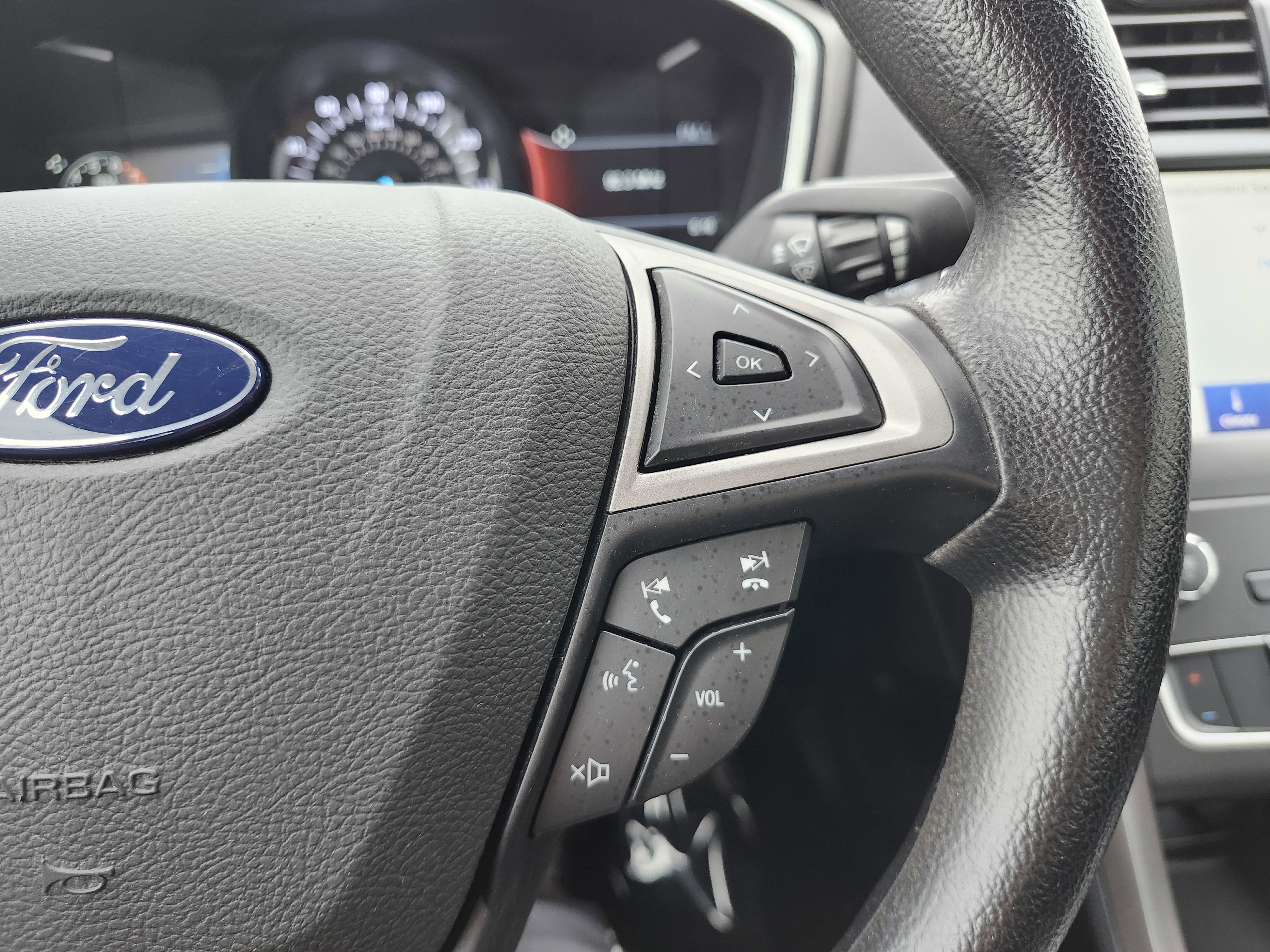 Used 2020 Ford Fusion SE FWD image 33