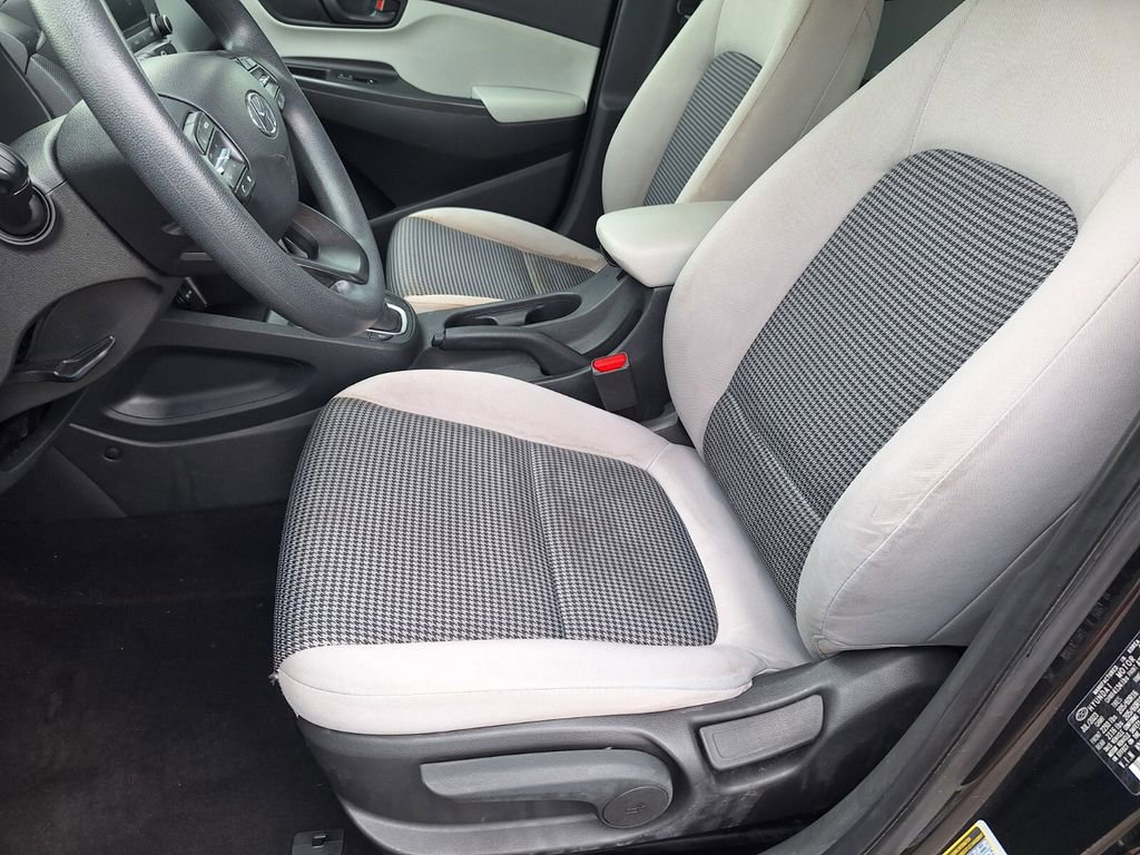 Used 2023 Hyundai Kona SE w/ Cargo Package image 10