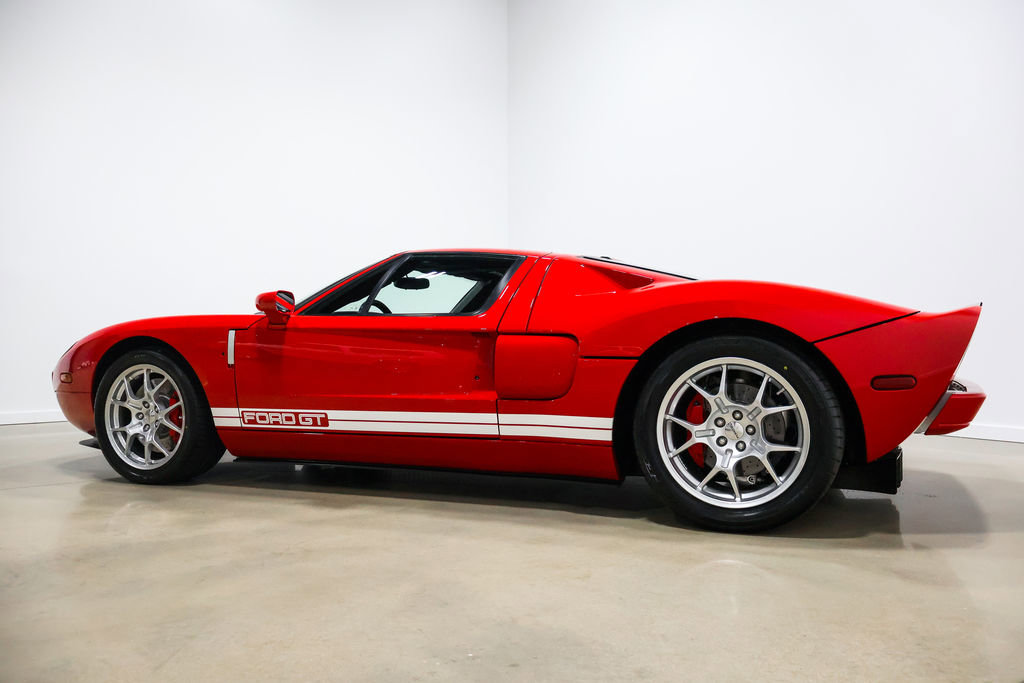 Used 2006 Ford GT RWD image 15
