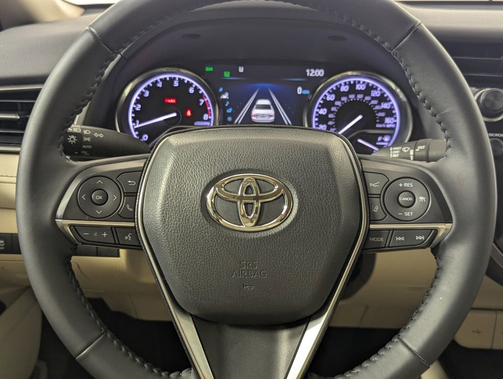 Used 2020 Toyota Camry XLE image 16