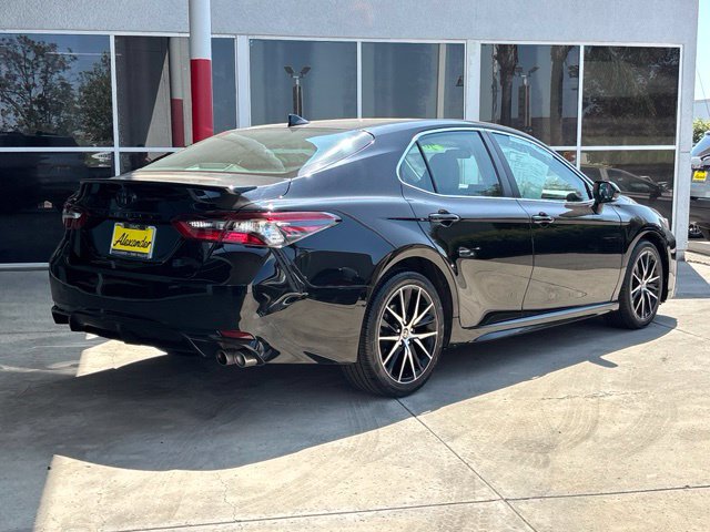 Used 2024 Toyota Camry SE FWD image 3