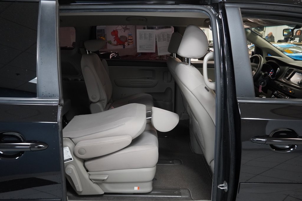 Used 2019 Kia Sedona L image 24