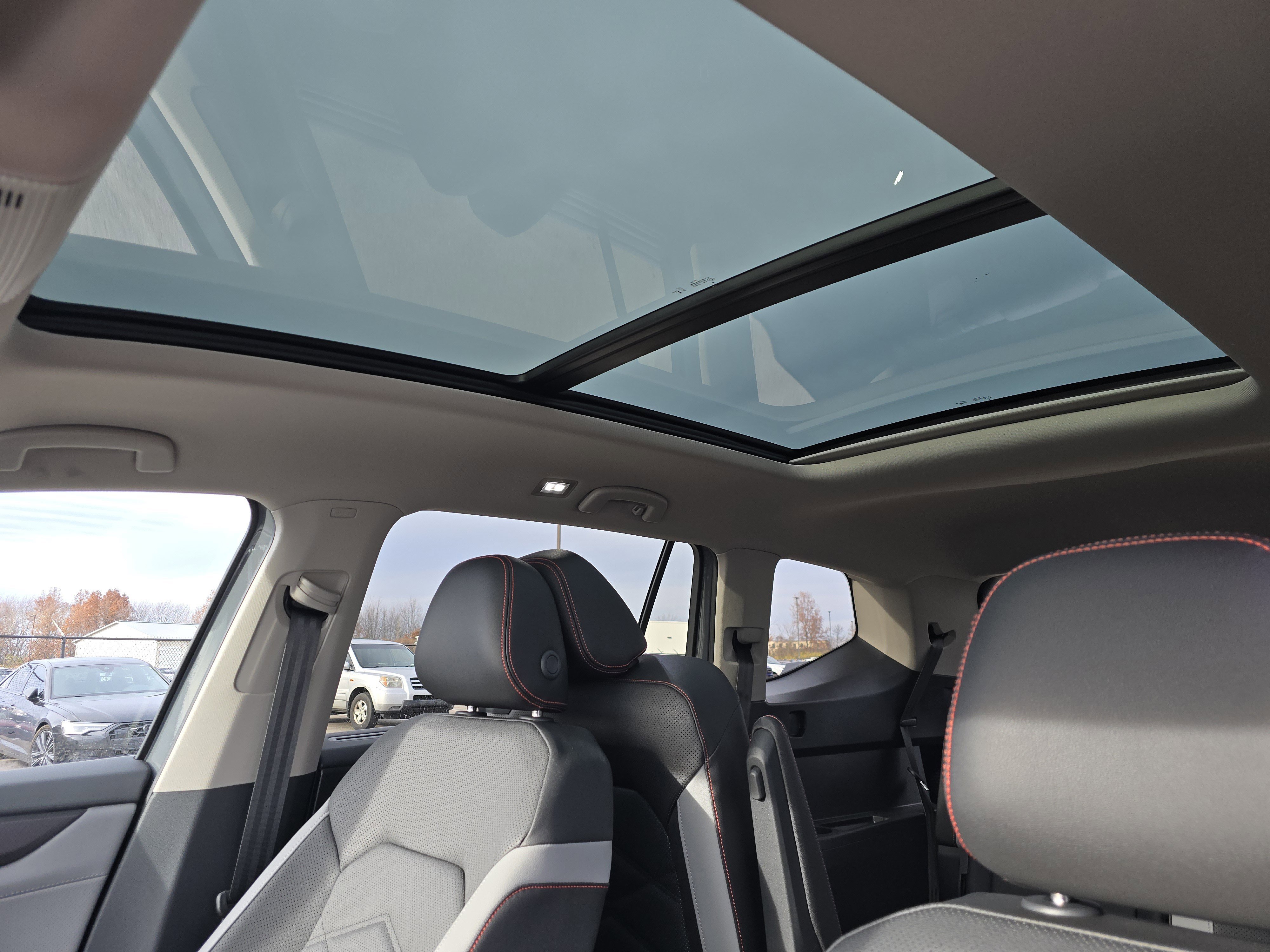 New 2026 Volkswagen Atlas Peak Edition image 9