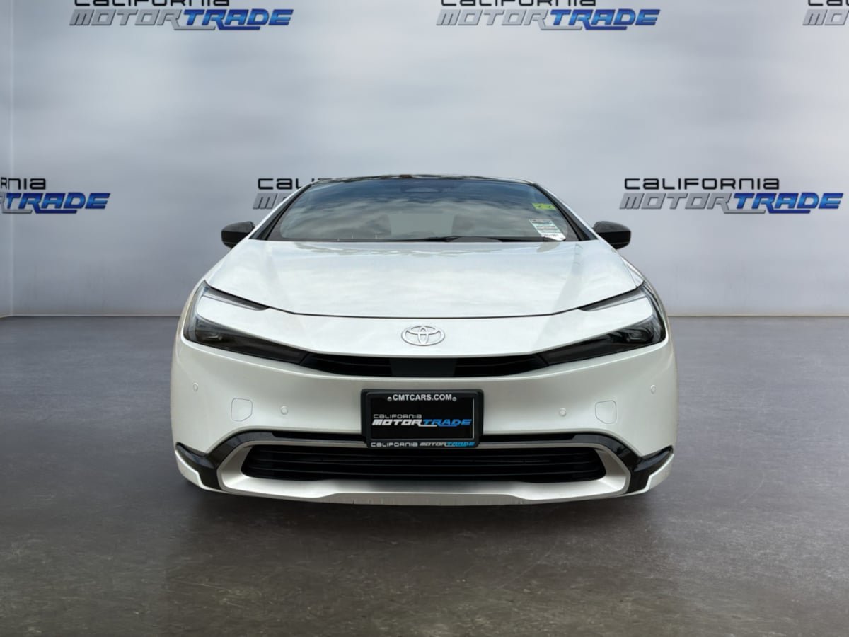 Used 2025 Toyota Prius Plug-In Hybrid FWD image 2
