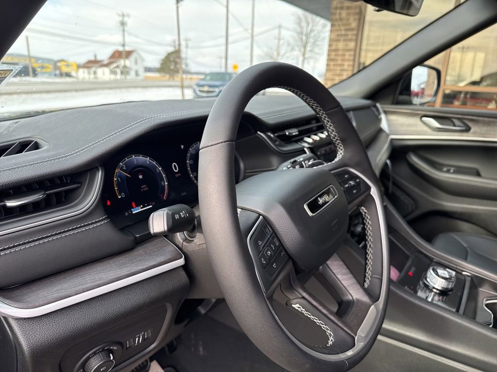 New 2025 Jeep Grand Cherokee Limited image 45