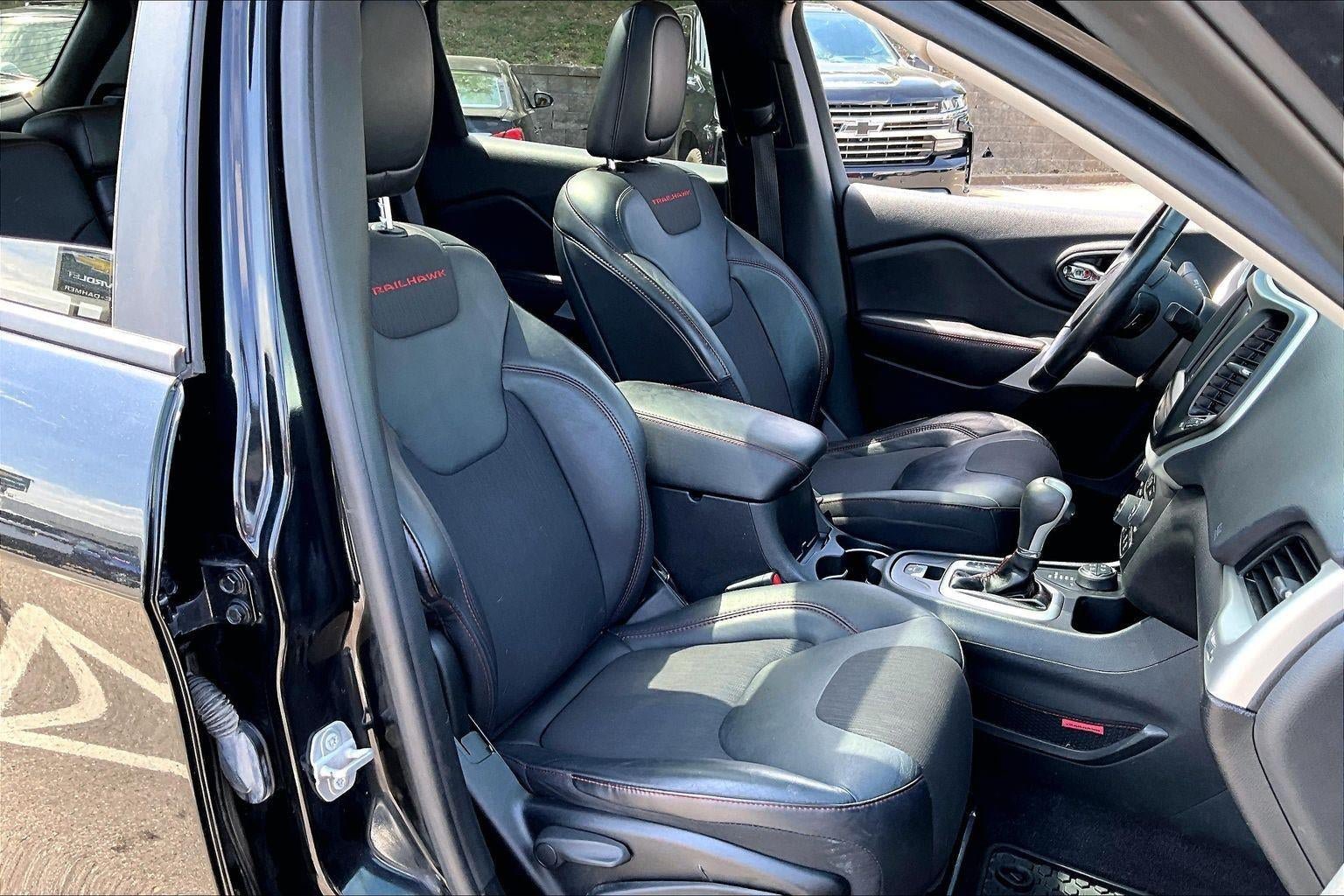 Used 2018 Jeep Cherokee Trailhawk w/ Comfort/Convenience Group AWD/4WD image 7