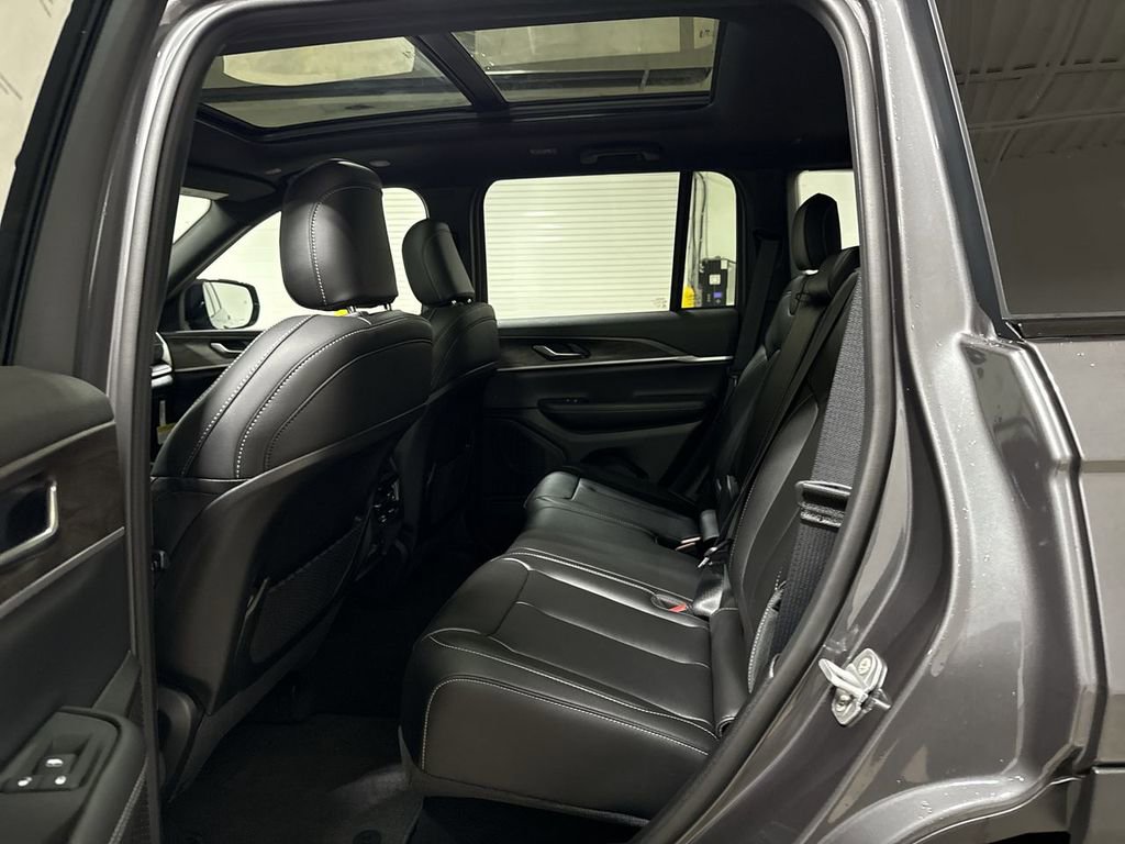 New 2025 Jeep Grand Cherokee Limited image 22