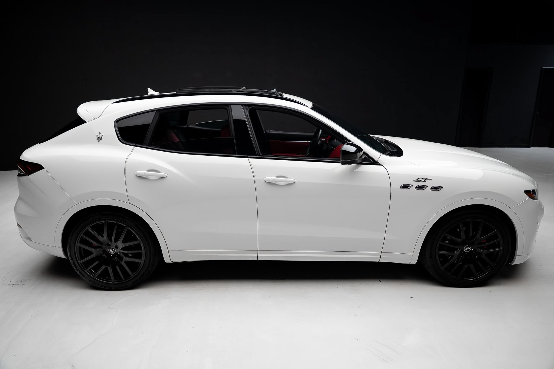 Used 2022 Maserati Levante GT AWD/4WD image 37