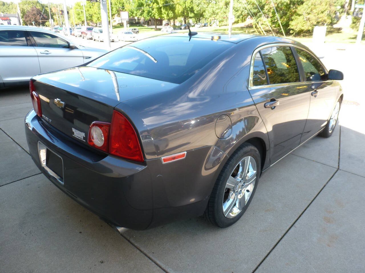 Used 2011 Chevrolet Malibu LT w/ HFV6 Engine Package FWD image 2