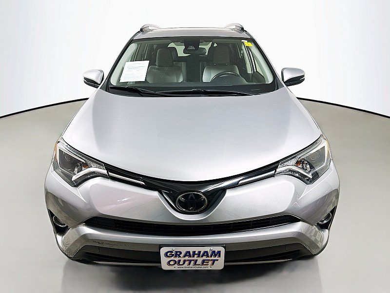 Used 2018 Toyota RAV4 XLE AWD/4WD image 2