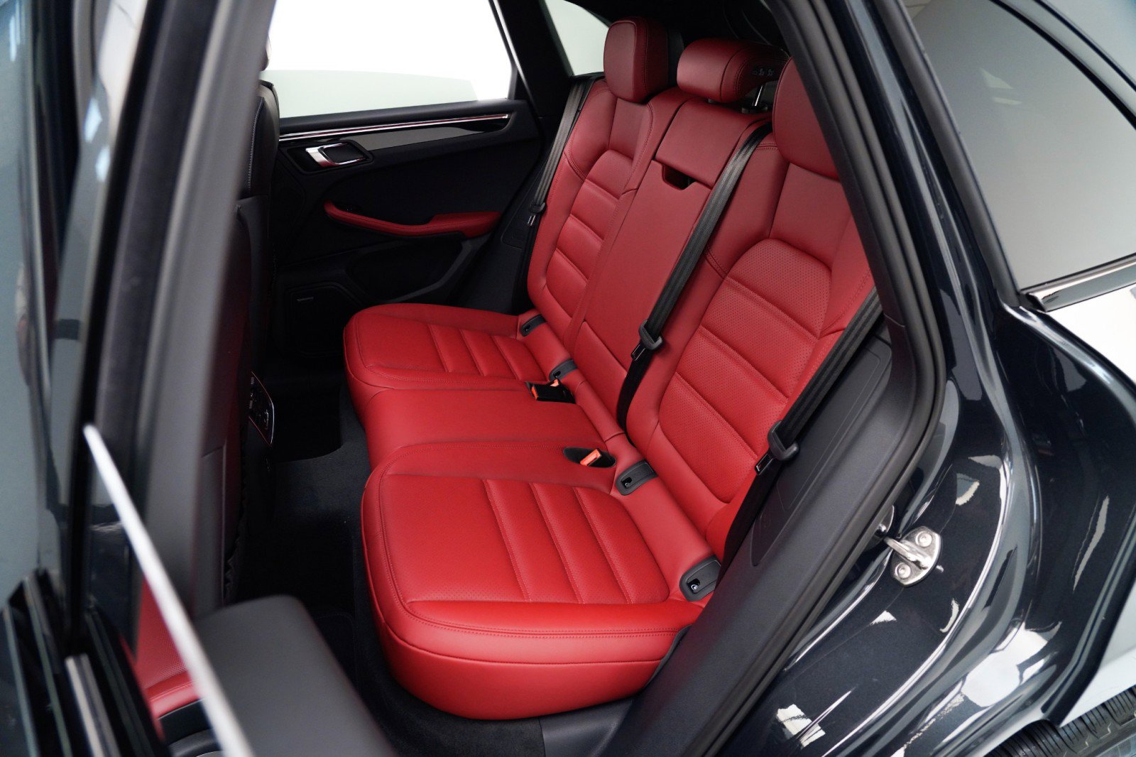 New 2026 Porsche Macan image 33