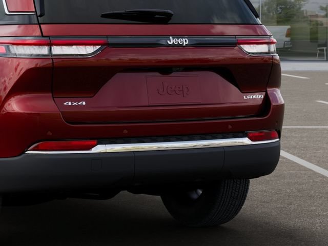 Used 2025 Jeep Grand Cherokee Laredo w/ Luxury Tech Group I AWD/4WD image 13