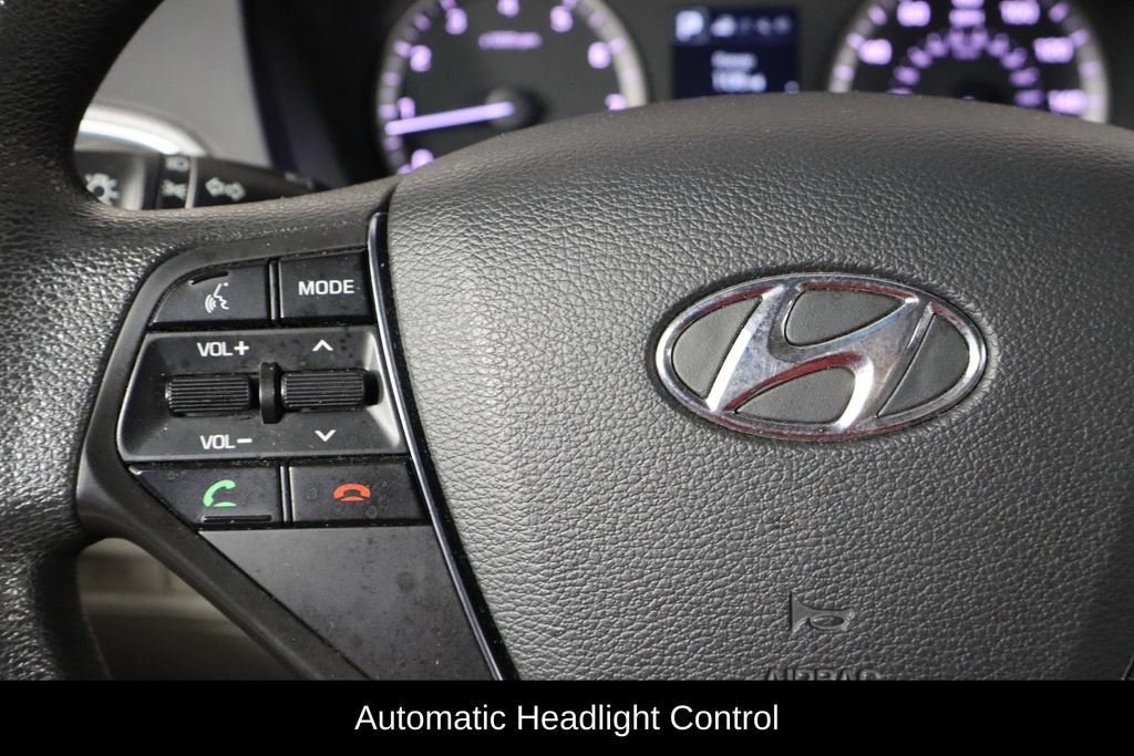 Used 2015 Hyundai Sonata SE w/ Option Group 09 FWD image 8