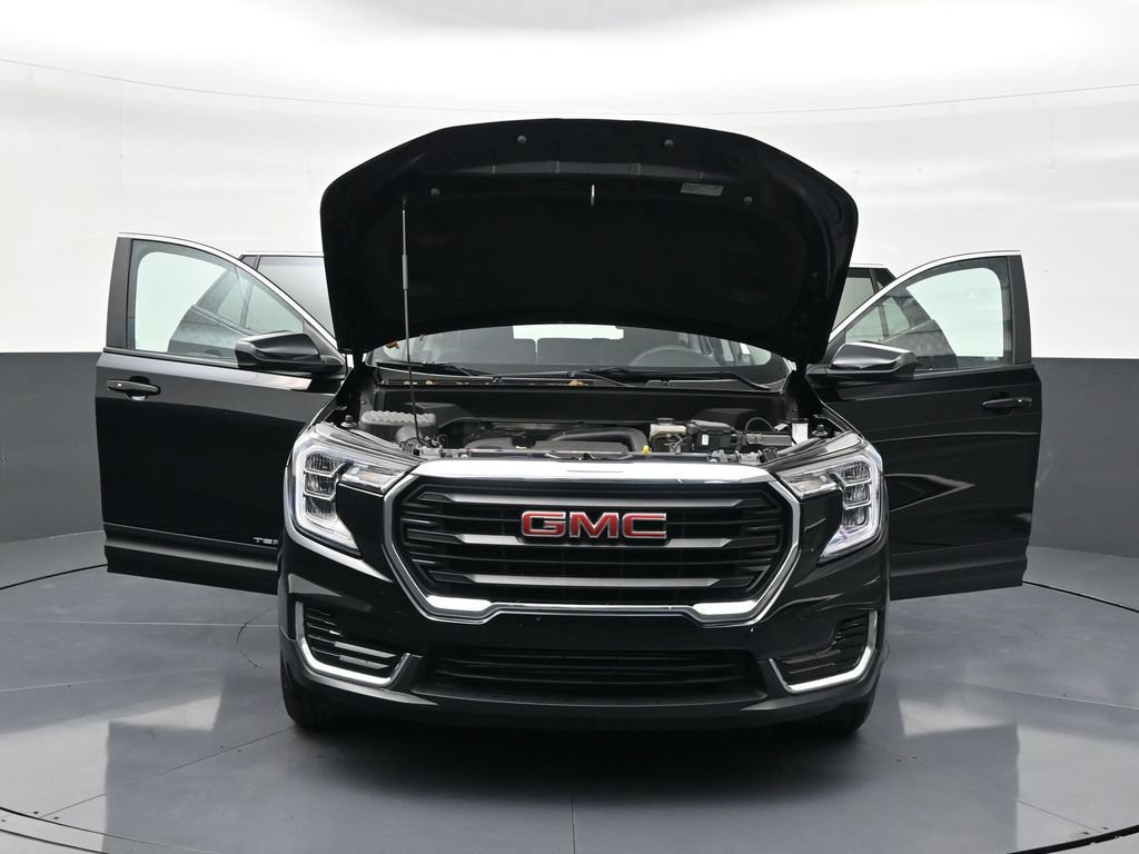 Used 2024 GMC Terrain SLE w/ Driver Convenience Package FWD image 30