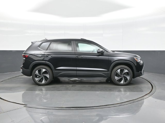Used 2026 Volkswagen Taos SE w/ Panoramic Sunroof Package AWD/4WD image 8