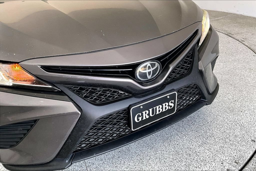 Used 2020 Toyota Camry SE FWD image 33