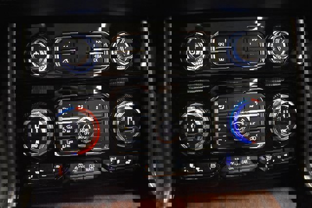 Used 2023 GMC Yukon Denali Ultimate image 31