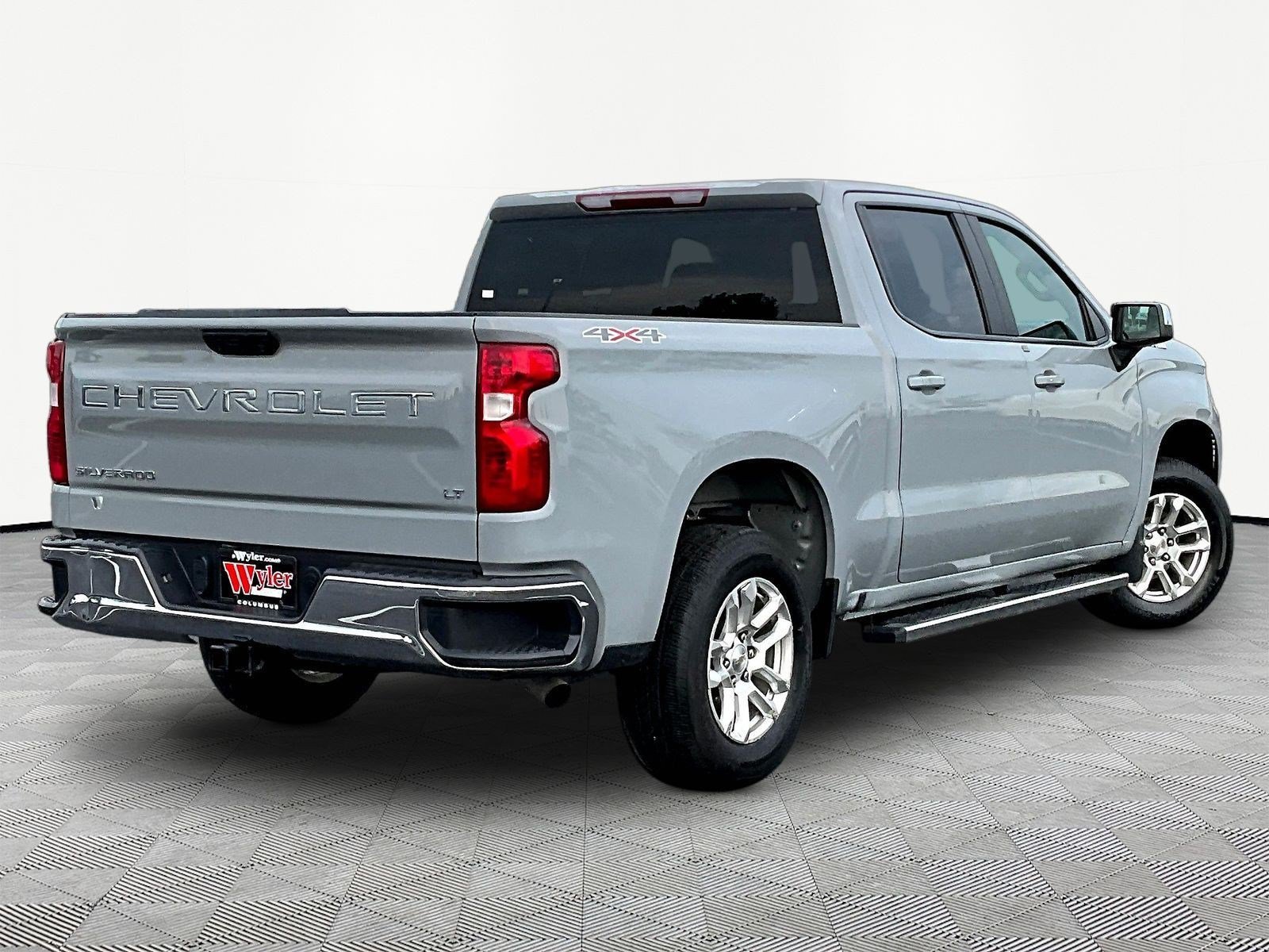 Used 2024 Chevrolet Silverado 1500 LT AWD/4WD image 6