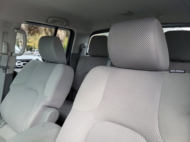 Used 2014 Nissan Frontier SV image 19