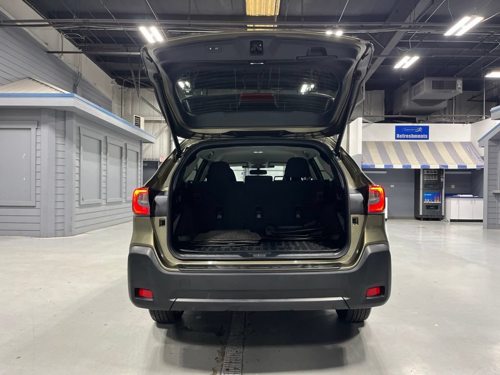 Used 2024 Subaru Outback Premium AWD/4WD image 11
