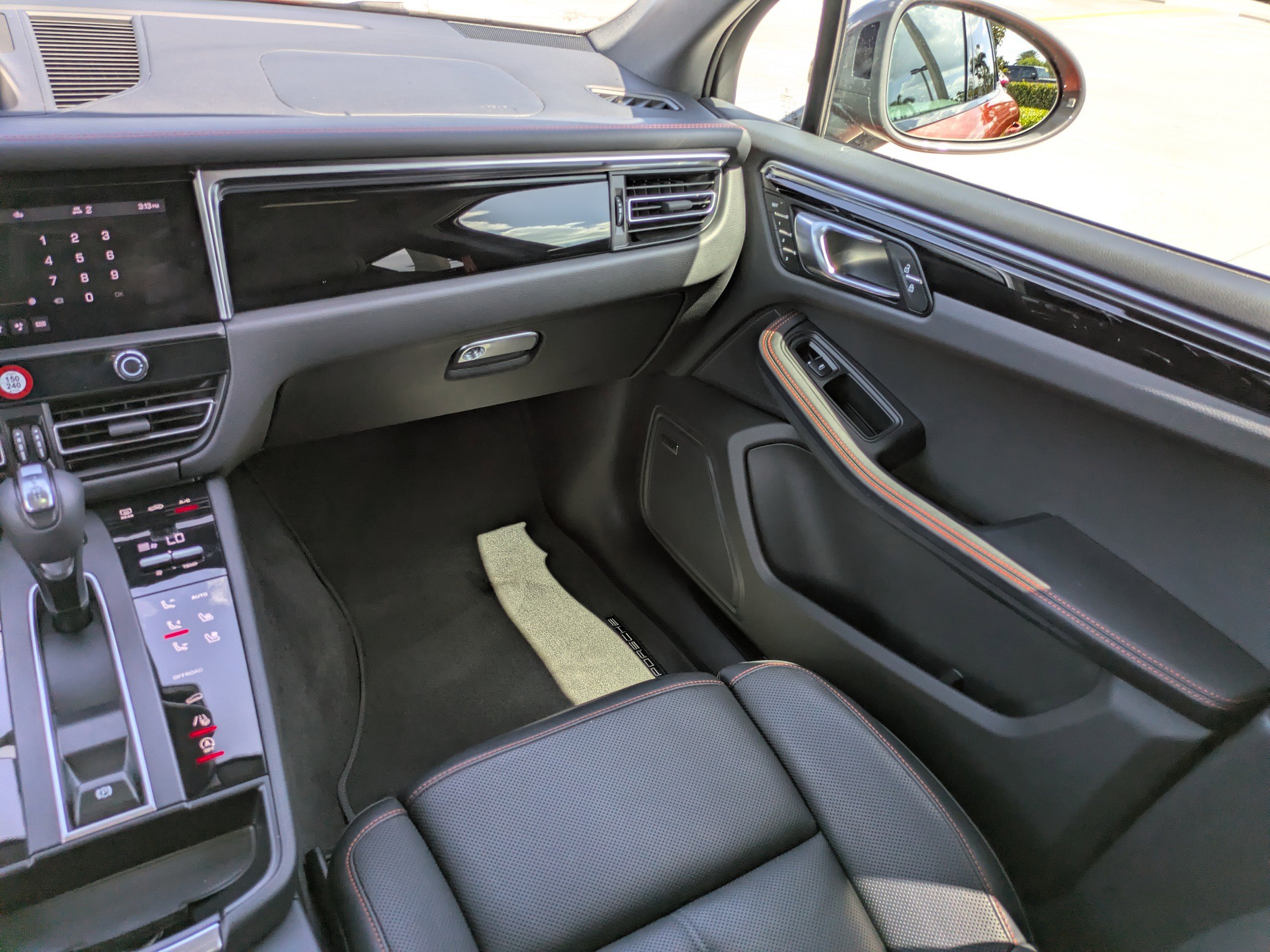 Used 2024 Porsche Macan Turbo image 13