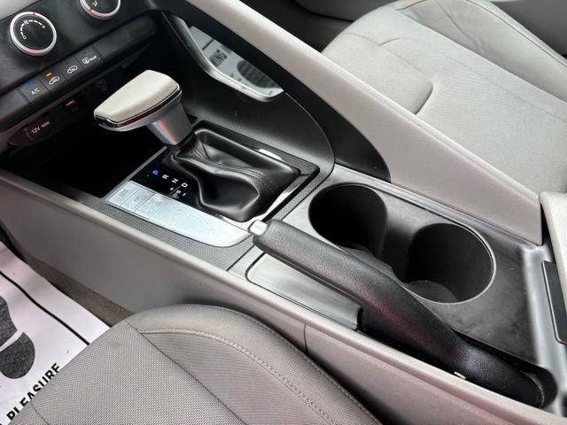Used 2024 Hyundai Elantra SE FWD image 20