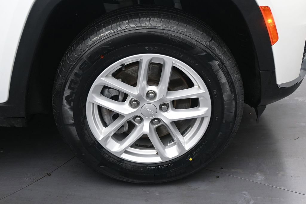 Used 2023 Jeep Grand Cherokee L Laredo RWD image 33
