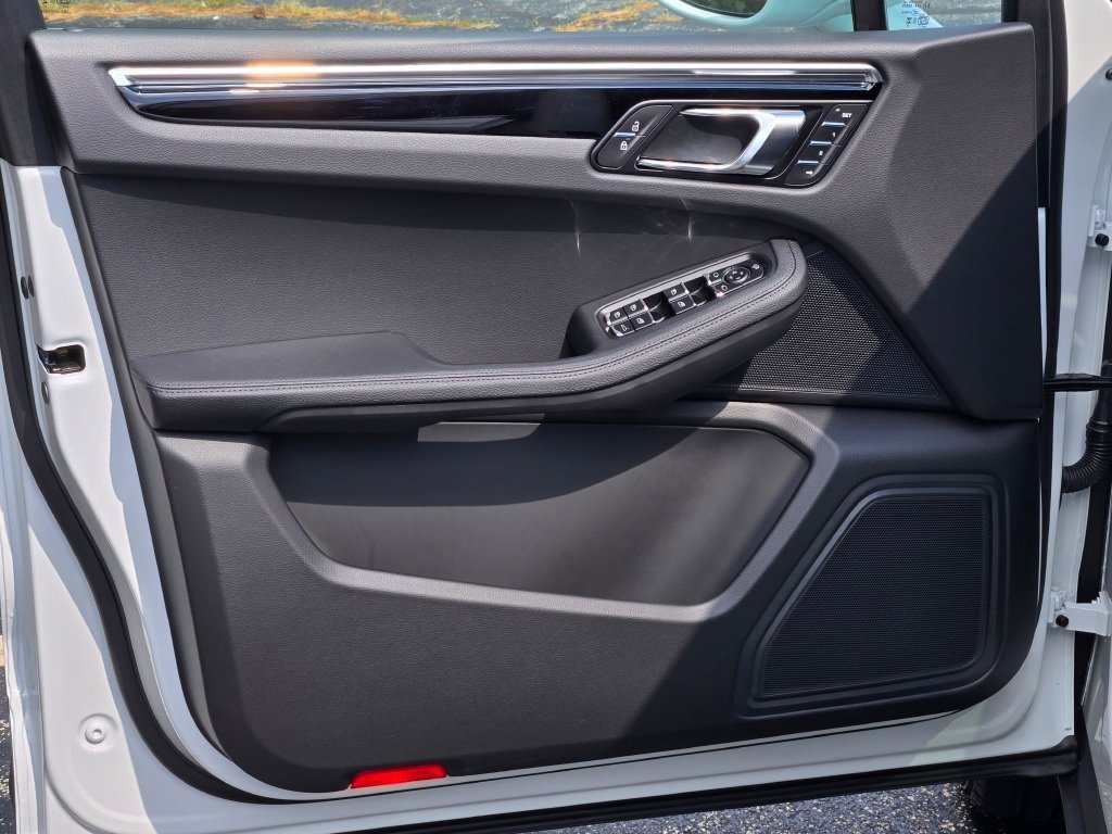 New 2026 Porsche Macan image 15