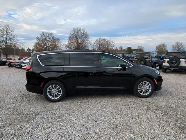 New 2026 Chrysler Pacifica Select FWD image 6